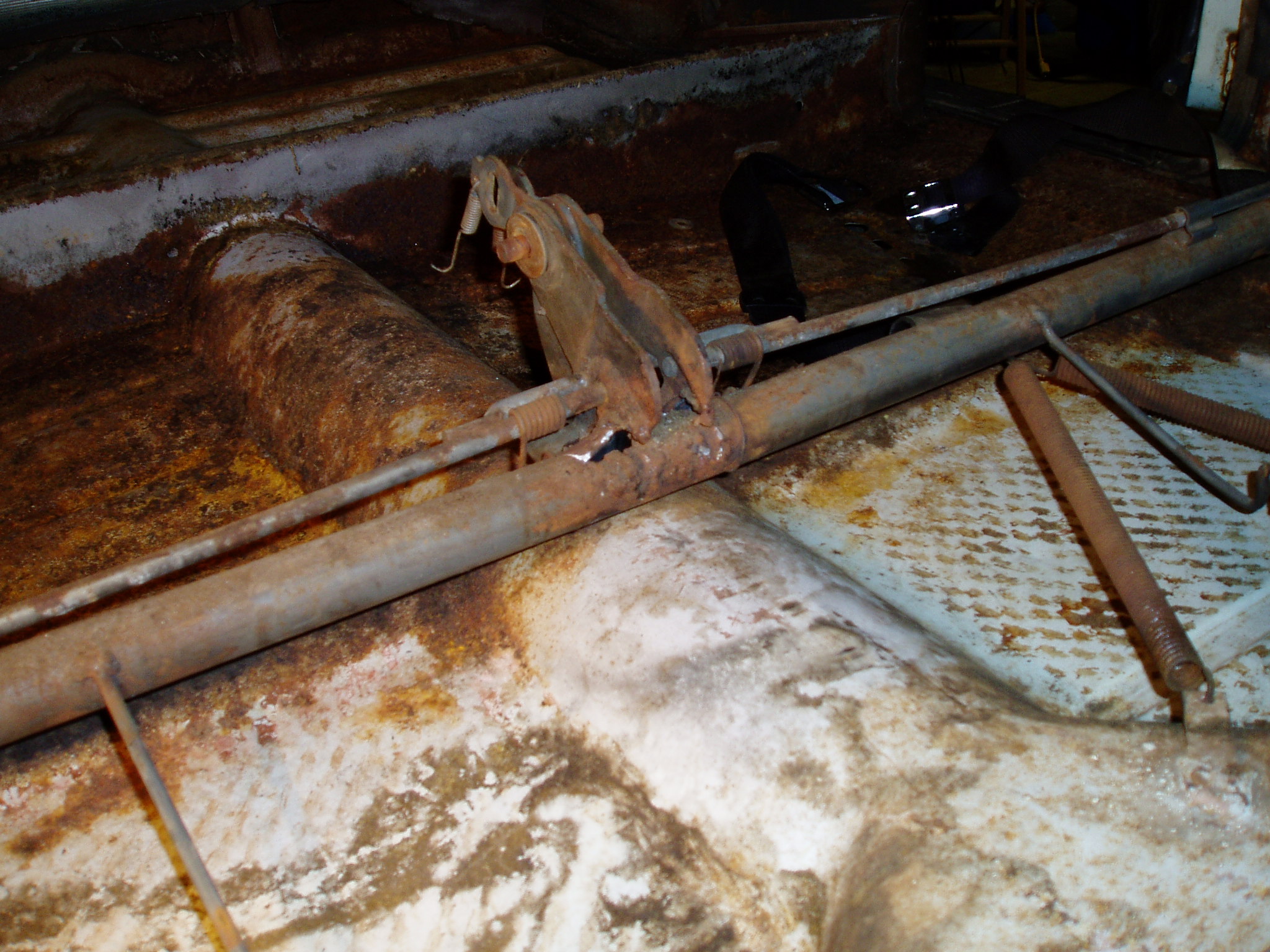 We can see why the front seats were not reclining properly. The mounting of central hinge which both seats pivot on is torn up.