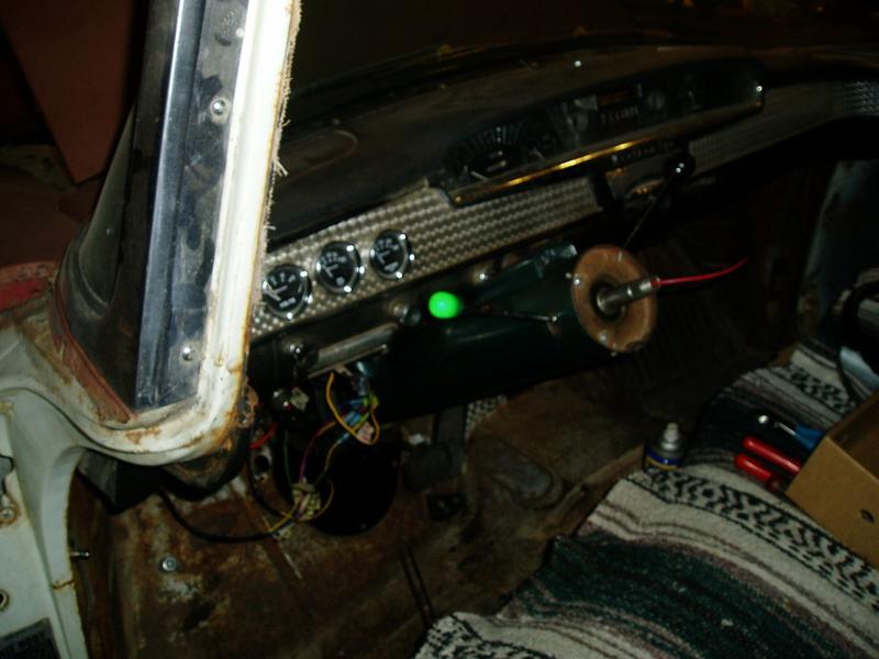 Friday 4/7/06. The clown light lives! I finally installed the stock turn signal indicator from the junkyard car. It works perfec