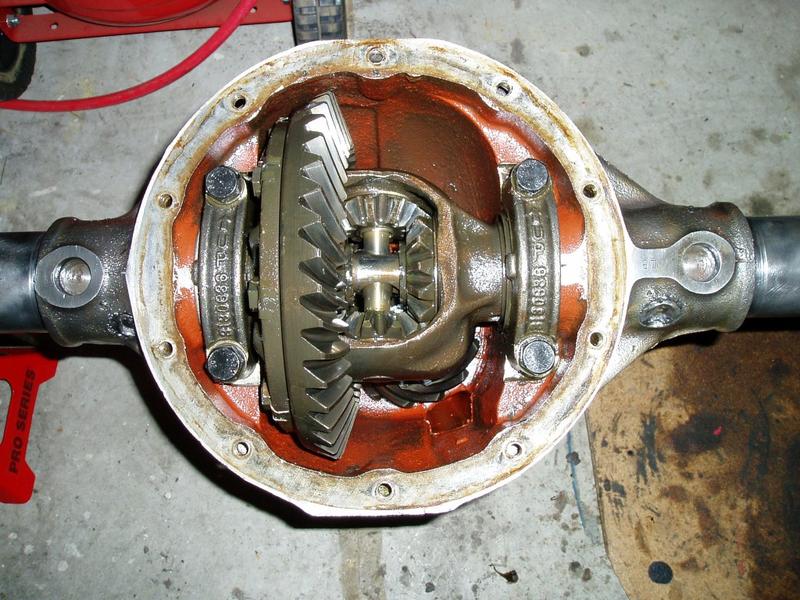 Inside the pumpkin. Gears look nearly new. I flushed with a little gasoline and re-applied some hypoid. I'll fill it after it's 