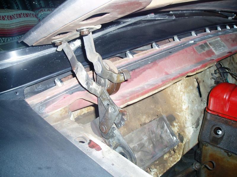 Broken hood hinge. Crap.