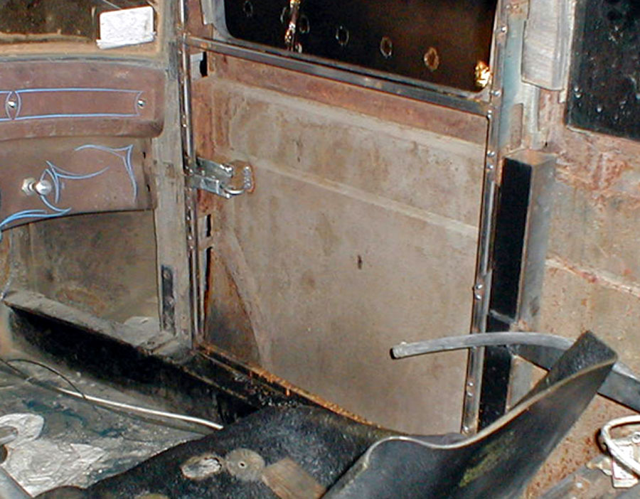 More rotten wood removed.
Replaced with steel skeleton.