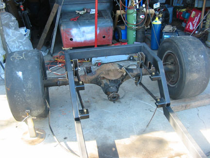 4-link attached to rear-end.