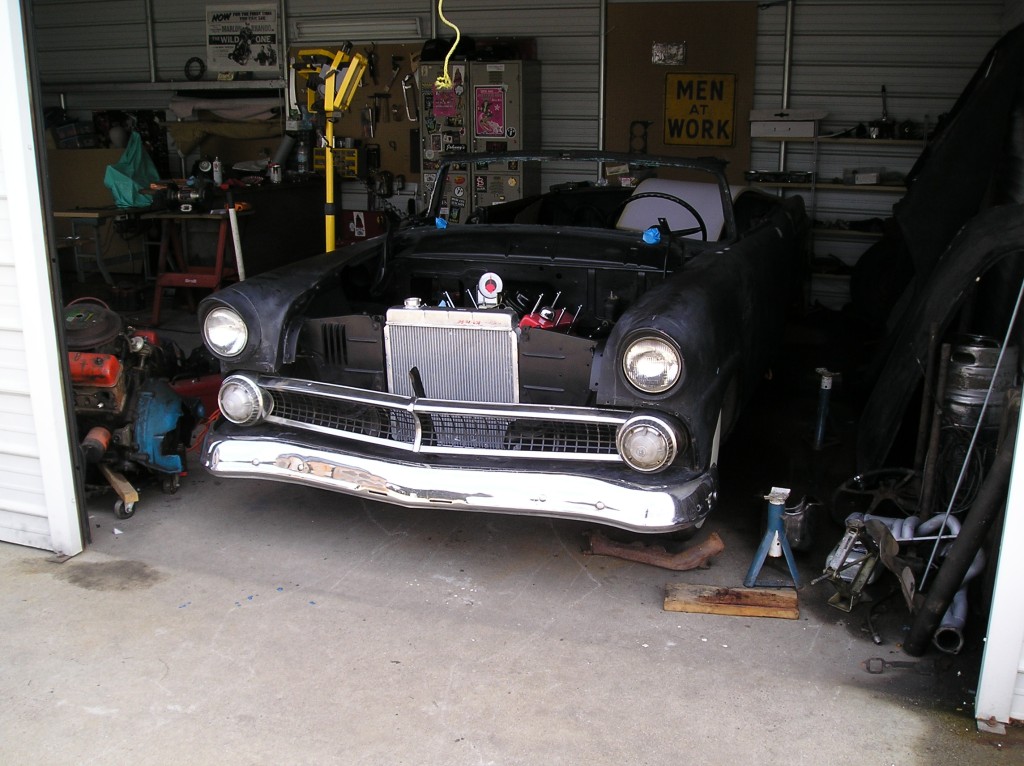 Aluminum radiator is installed