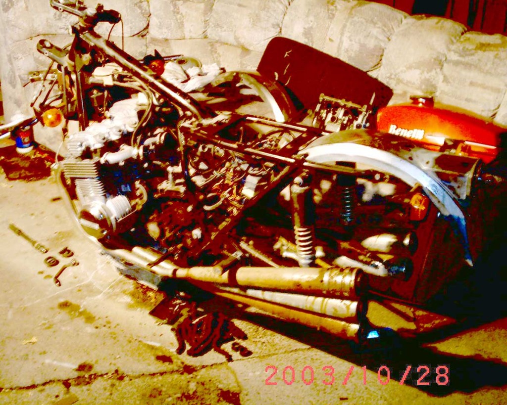 More disassembly.
Pretty much as far as I want to go for this go-around.