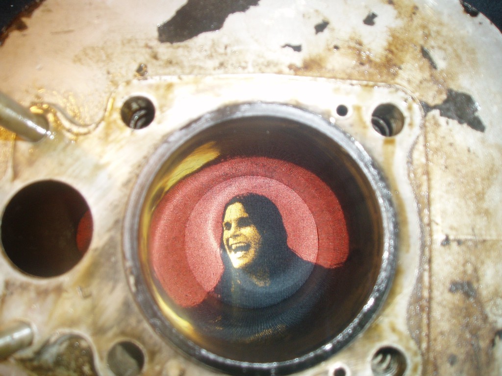 Lurking in the cylinder - the reason for the burned piston!