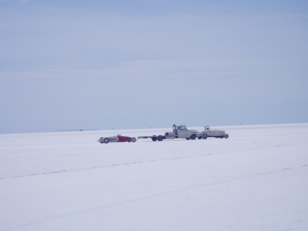 New Zealand team pushing and pulling on the return road