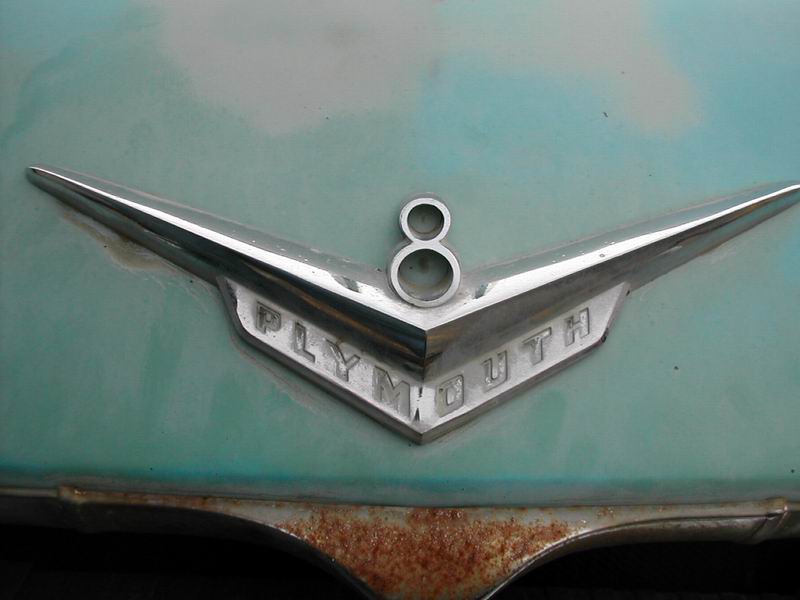 Beautiful V8 emblems on front and back to announce the presence of either a 157hp 241ci or a 167hp 260ci mill under the hood.