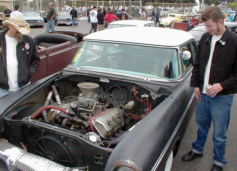 This isn't Matt's Savoy, but another one with a hemi. He'll go nuts seeing this photo 'cause the car has a hemi in it.